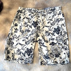 Banana Republic knee length shorts. Size 0.